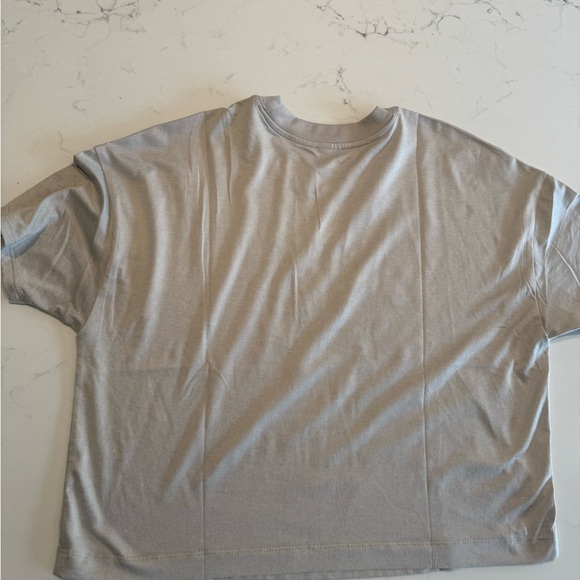 Vuori Light Gray Women's Short Sleeve Tee - Picture 1 of 3